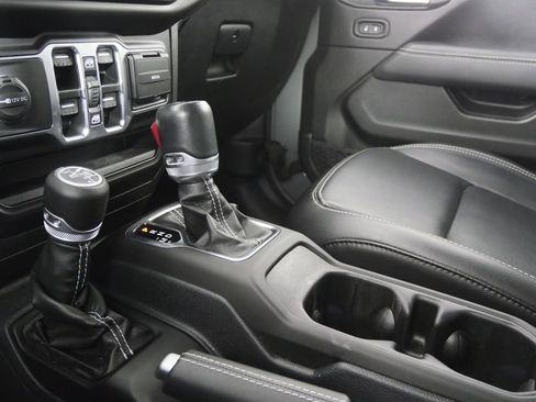 Used 2021 Jeep Wrangler Unlimited Sahara image 25