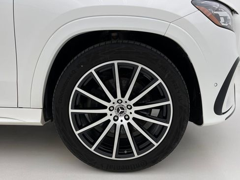 Used 2025 Mercedes-Benz GLS 450 4MATIC image 31