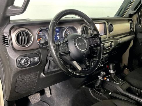 Used 2020 Jeep Gladiator Sport w/ Quick Order Package 24S AWD/4WD image 15