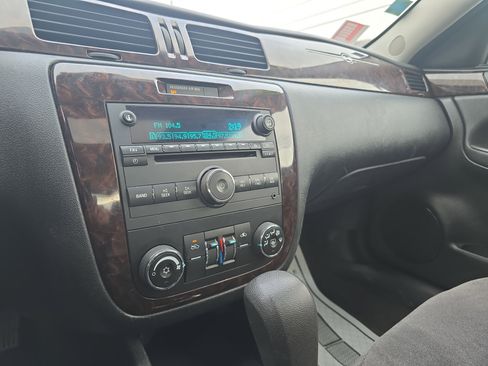 Used 2015 Chevrolet Impala LT w/ LT Sunroof Package image 24