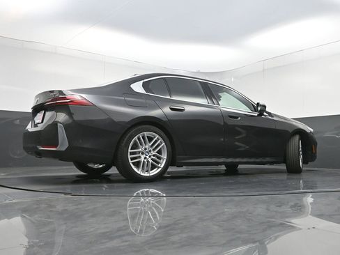 Used 2024 BMW 530i xDrive w/ Premium Package AWD/4WD image 32