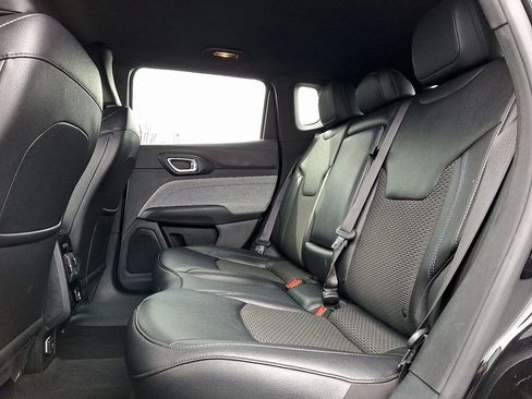 Used 2024 Jeep Compass Latitude image 10