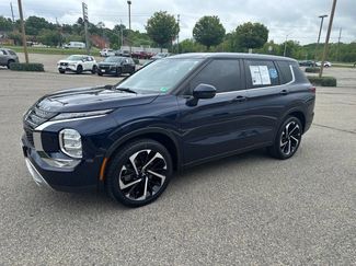 Used 2022 Mitsubishi Outlander SE image 1