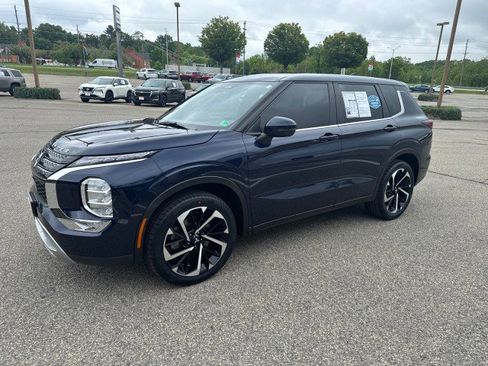 Used 2022 Mitsubishi Outlander SE image 1