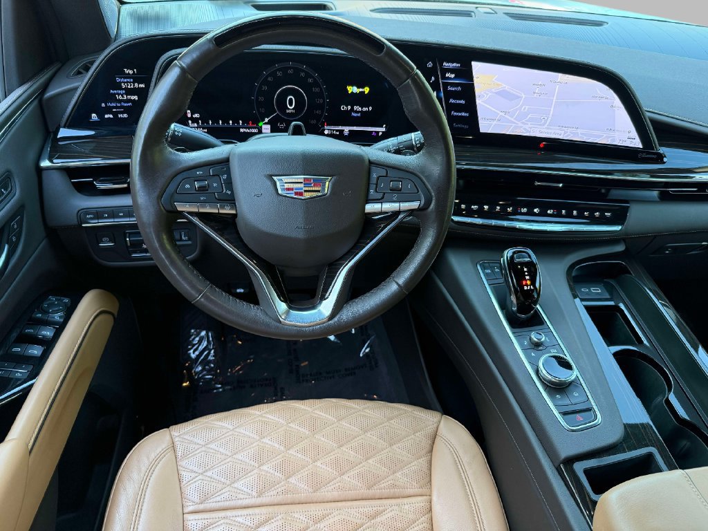 Used 2023 Cadillac Escalade Premium Luxury w/ Performance Package AWD/4WD image 4