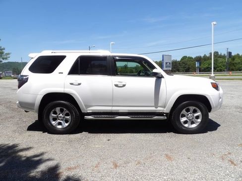 Used 2014 Toyota 4Runner SR5 AWD/4WD image 5