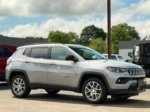 Used 2023 Jeep Compass Latitude w/ Sun and Sound Group AWD/4WD image 37