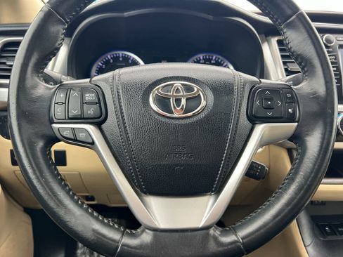Used 2015 Toyota Highlander XLE image 25