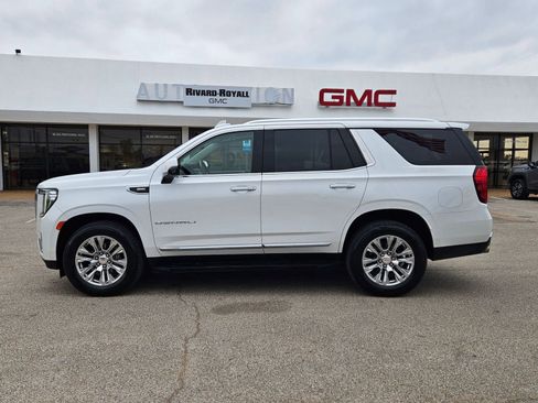 Used 2021 GMC Yukon Denali image 2