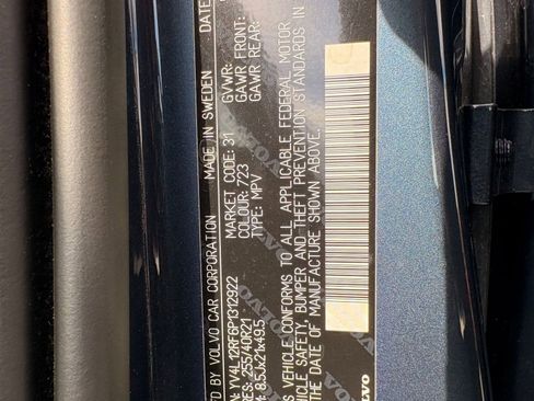 Certified 2023 Volvo XC60 B5 Ultimate w/ Protection Package Premier image 22