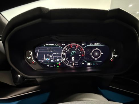 Used 2025 Lamborghini Urus SE AWD/4WD image 30