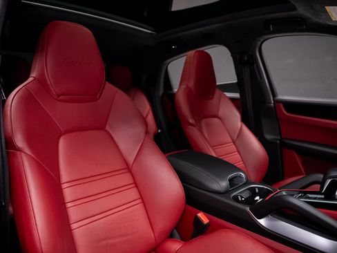 Used 2023 Porsche Cayenne Turbo image 68