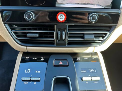 Certified 2026 Porsche Macan AWD/4WD image 30