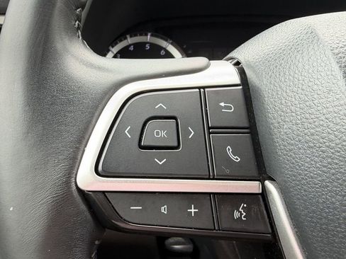 Used 2023 Toyota Highlander LE FWD image 29