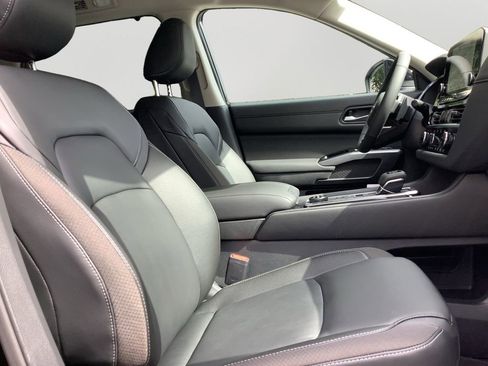 New 2025 Nissan Pathfinder SL w/ Black Appearance Package image 12