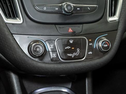 Used 2017 Chevrolet Malibu LT FWD image 18