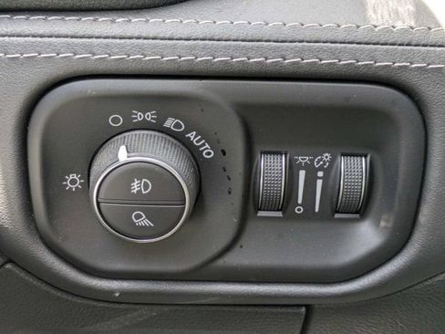 Used 2025 RAM 1500 Limited AWD/4WD image 24
