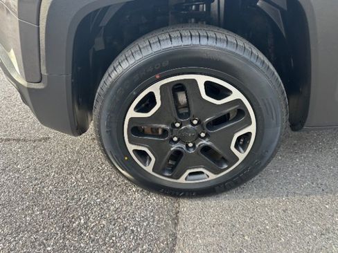 Used 2016 Jeep Renegade Trailhawk image 11