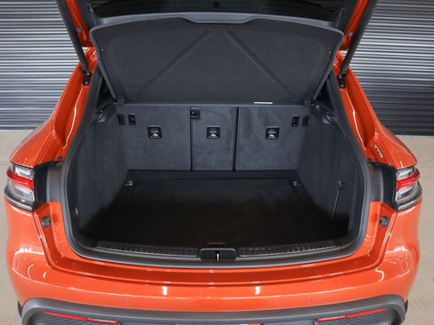 Certified 2022 Porsche Macan AWD/4WD image 24