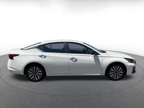 Used 2025 Nissan Altima 2.5 SV FWD image 16
