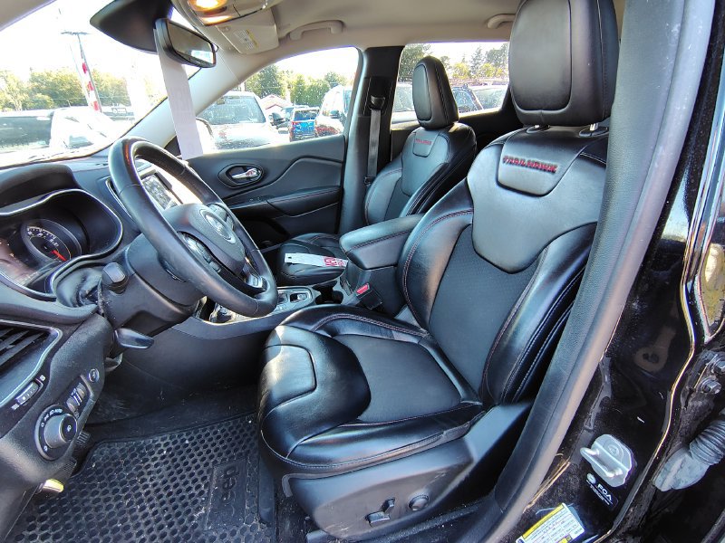 Used 2022 Jeep Cherokee Trailhawk w/ Comfort/Convenience Group AWD/4WD image 10