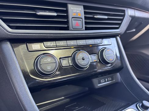 Used 2021 Volkswagen Jetta SEL image 22