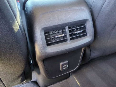 Used 2020 Chevrolet Equinox LT image 21