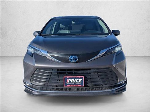 Used 2024 Toyota Sienna XLE image 2