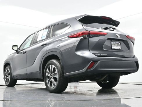 Used 2023 Toyota Highlander XLE image 46