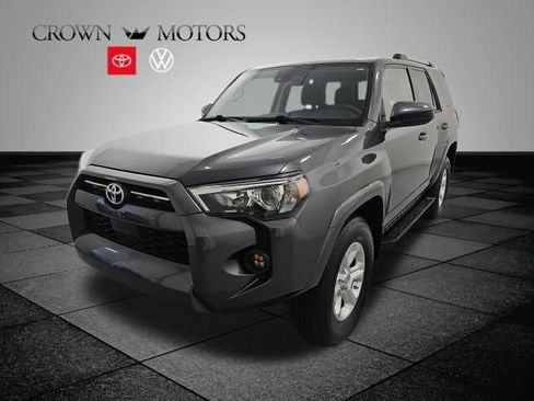 Used 2020 Toyota 4Runner SR5 AWD/4WD image 3