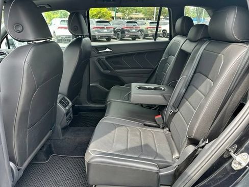 Certified 2024 Volkswagen Tiguan SEL R-Line AWD/4WD image 18