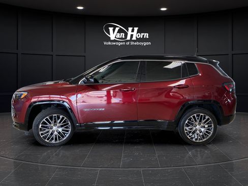 Used 2022 Jeep Compass Limited w/ Elite Group AWD/4WD image 4