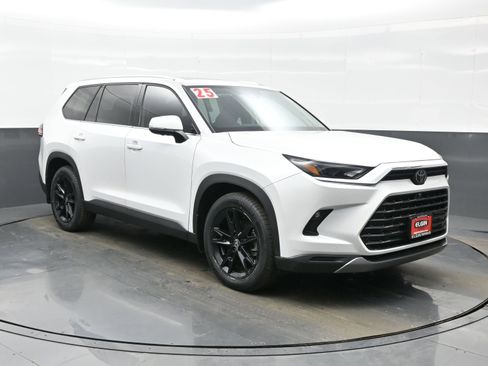 Used 2025 Toyota Grand Highlander Platinum image 8