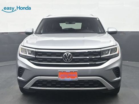 Used 2022 Volkswagen Atlas Cross Sport SE AWD/4WD image 2