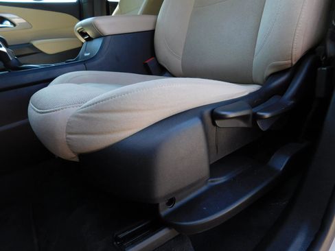 Used 2023 Chevrolet Traverse LS AWD/4WD image 13