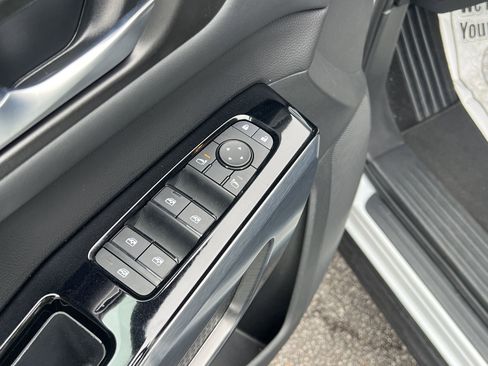 Certified 2025 Nissan Pathfinder SL w/ Black Appearance Package FWD image 13