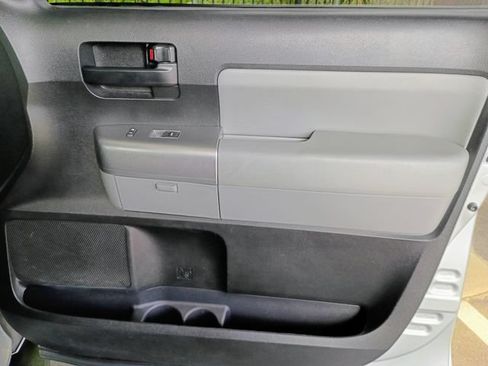 Used 2020 Toyota Sequoia SR5 RWD image 38