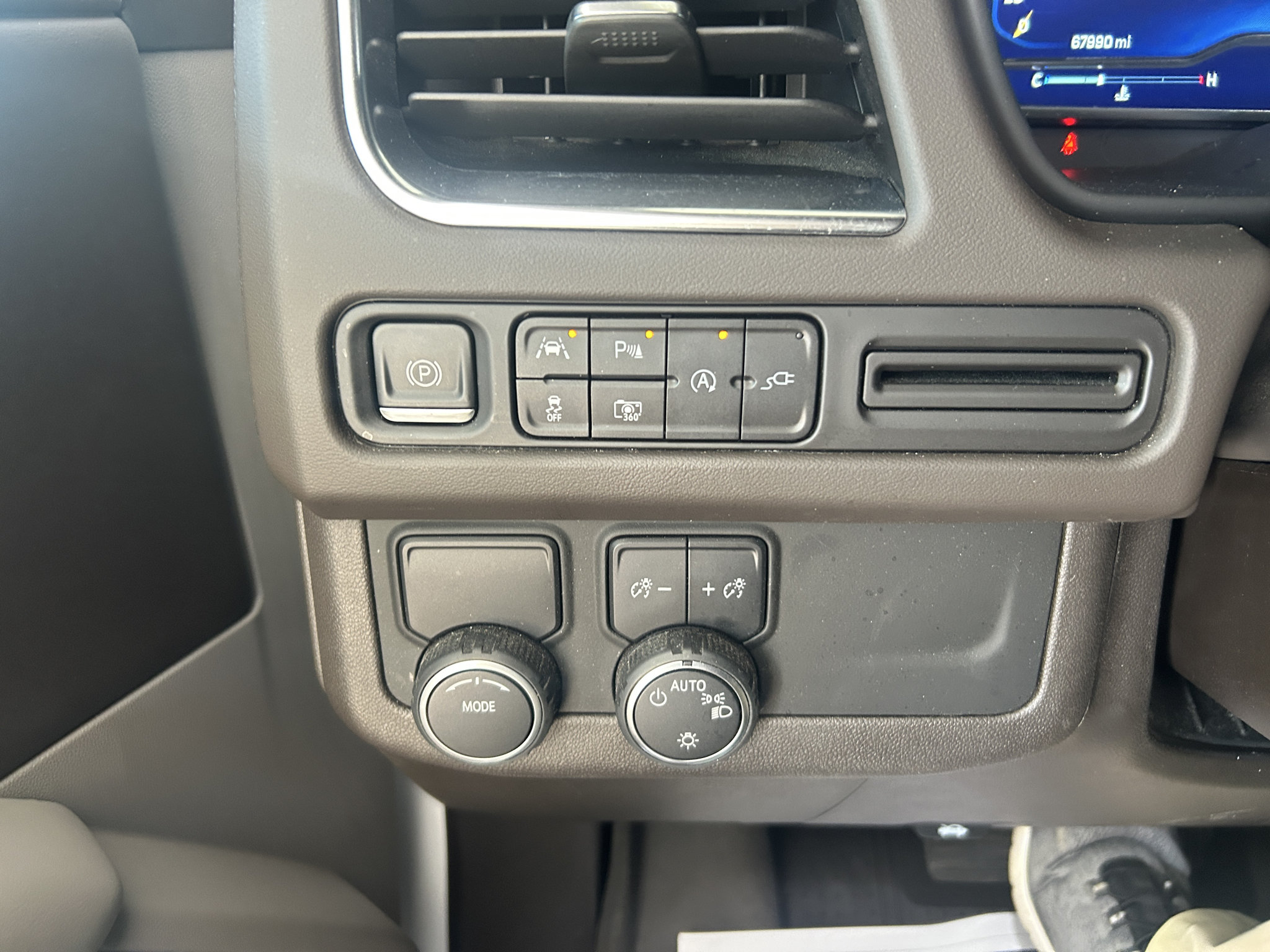 Used 2022 Chevrolet Tahoe LT w/ Luxury Package RWD image 34