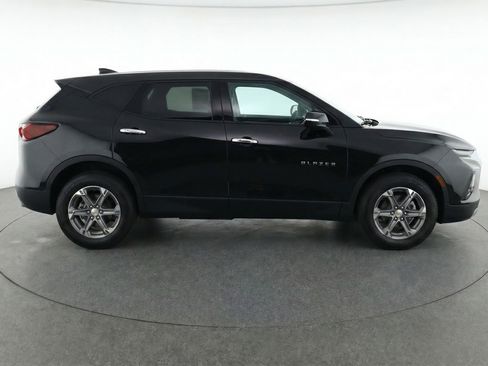 Used 2025 Chevrolet Blazer LT FWD image 11