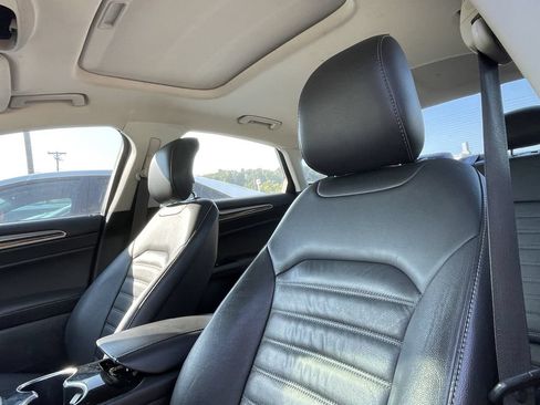 Used 2015 Ford Fusion SE w/ Equipment Group 202A FWD image 10