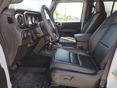 Used 2025 Jeep Wrangler Unlimited Rubicon AWD/4WD image 28