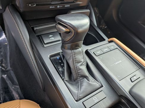 Used 2022 Lexus ES 350 w/ Premium Package image 17