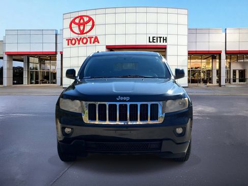 Used 2011 Jeep Grand Cherokee Laredo image 2