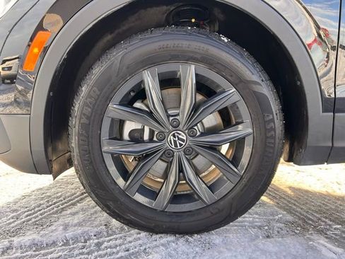 Used 2024 Volkswagen Tiguan SE image 9