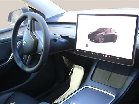 Used 2023 Tesla Model Y Long Range image 19