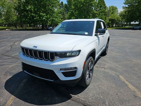Used 2022 Jeep Grand Cherokee Limited 4xe w/ Luxury Tech Group II AWD/4WD image 2
