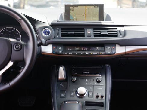 Used 2016 Lexus CT 200h w/ Navigation Package FWD image 39