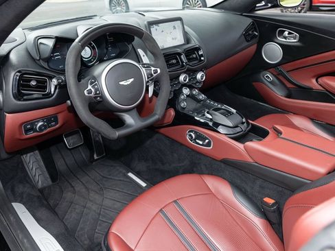 Used 2021 Aston Martin V8 Vantage Roadster RWD image 20