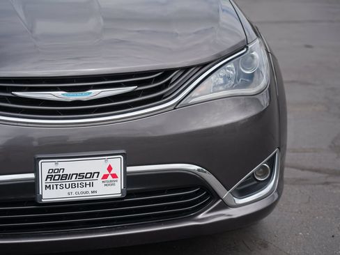 Used 2017 Chrysler Pacifica Touring Plus FWD image 9