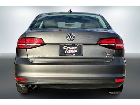 Used 2017 Volkswagen Jetta SE image 5
